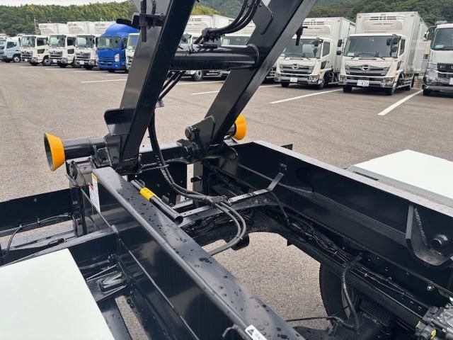 MITSUBISHI FUSOU FIGHTER 2025