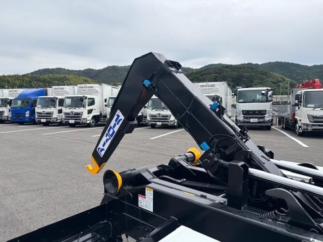 MITSUBISHI FUSOU FIGHTER 2025