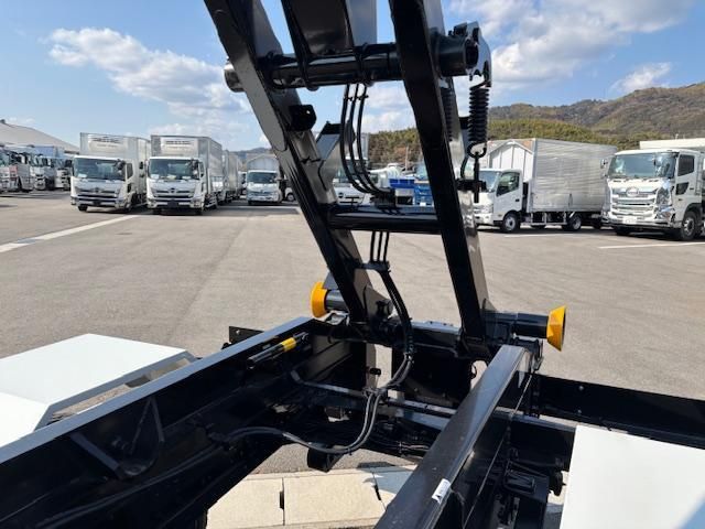 MITSUBISHI FUSOU FIGHTER 2024