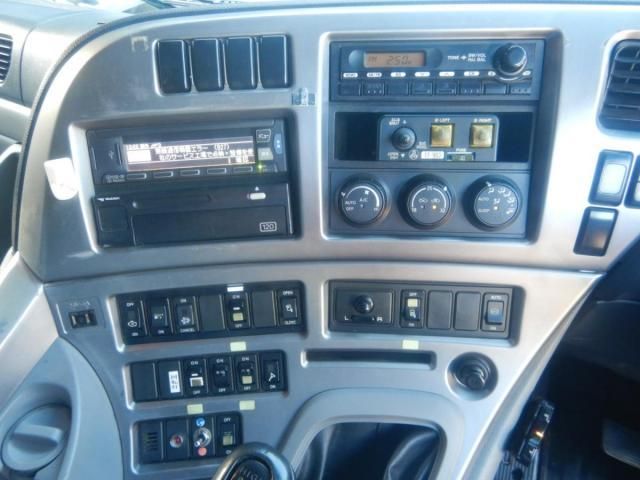 NISSAN DIESEL Quon 2014