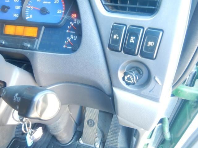 NISSAN DIESEL Quon 2014