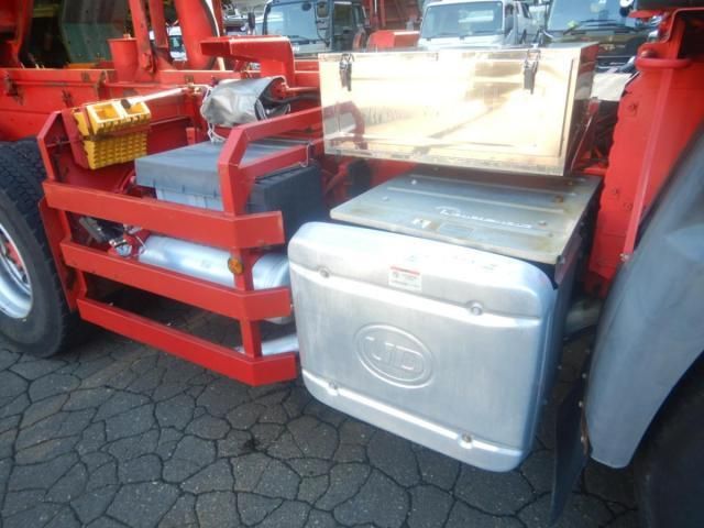 NISSAN DIESEL Quon 2014