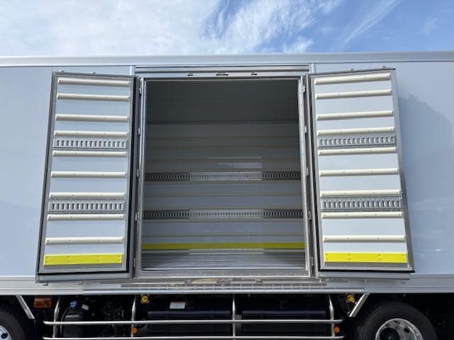 MITSUBISHI FUSOU SUPER GREAT 2025