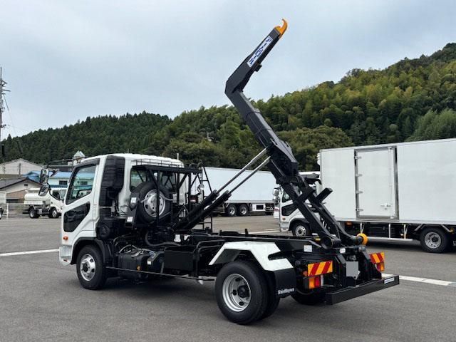 MITSUBISHI FUSOU FIGHTER 2025