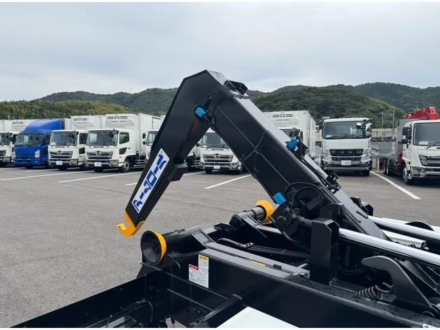 MITSUBISHI FUSOU FIGHTER 2025