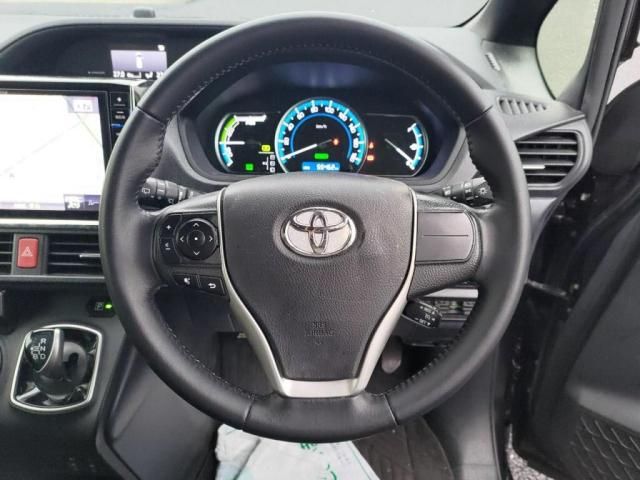 TOYOTA NOAH HYBRID 2014