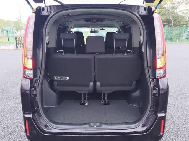 TOYOTA NOAH HYBRID 2014