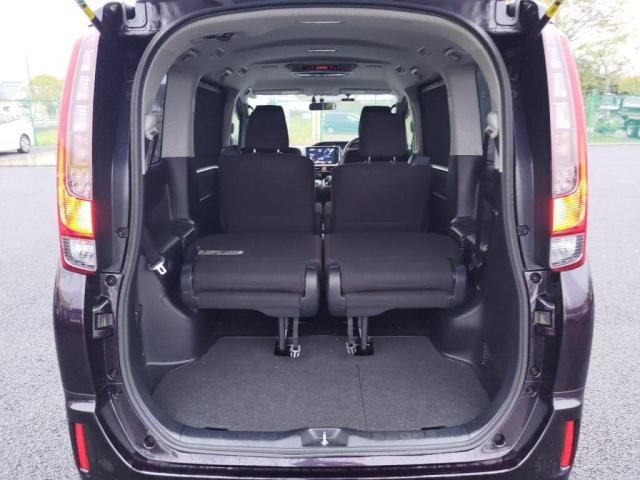 TOYOTA NOAH HYBRID 2014