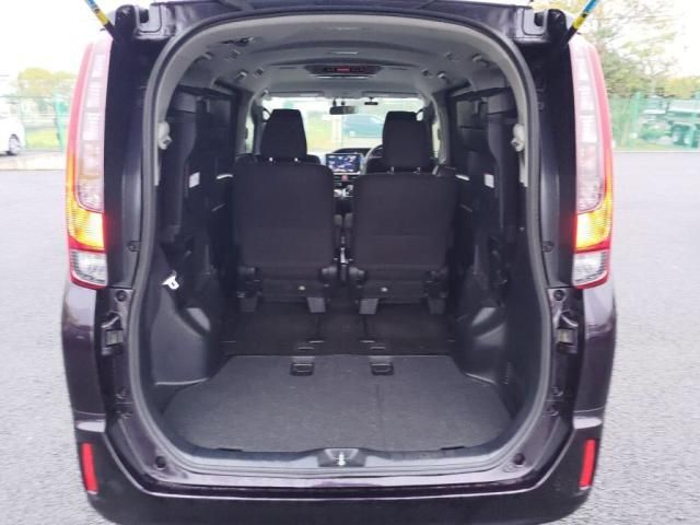 TOYOTA NOAH HYBRID 2014