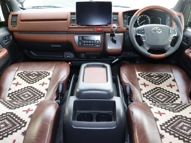 TOYOTA HIACE van 4WD 2022