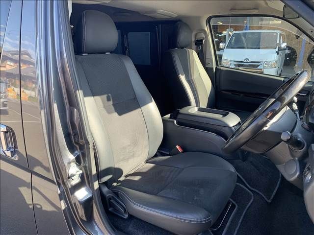 TOYOTA HIACE van 2WD 2018