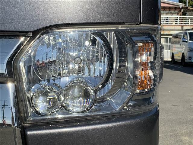 TOYOTA HIACE van 2WD 2018