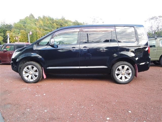 MITSUBISHI DELICA D:5 4WD 2011