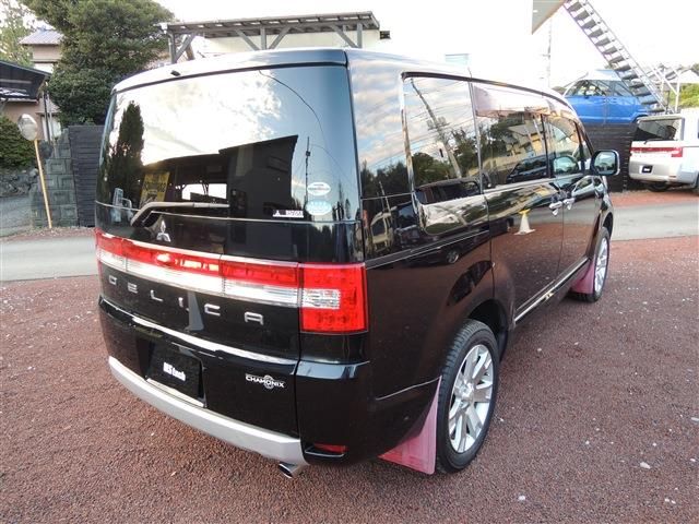 MITSUBISHI DELICA D:5 4WD 2011