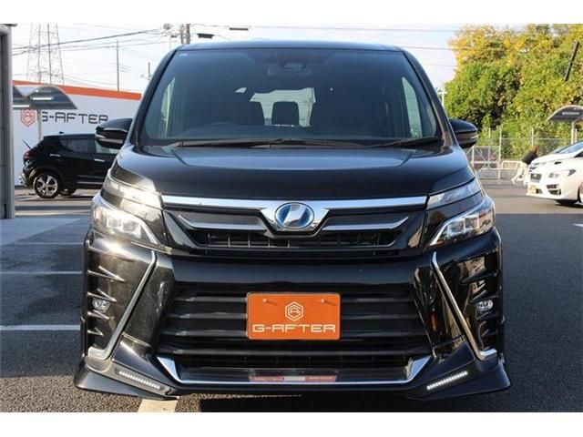 TOYOTA VOXY HYBRID 2017