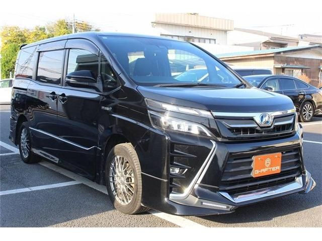 TOYOTA VOXY HYBRID 2017