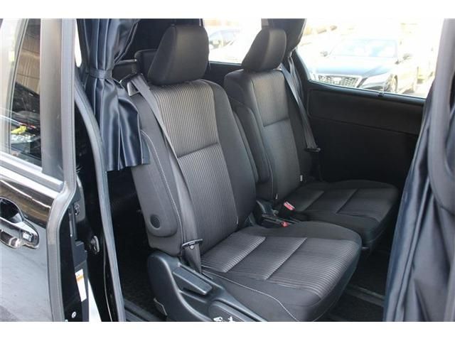 TOYOTA VOXY HYBRID 2017