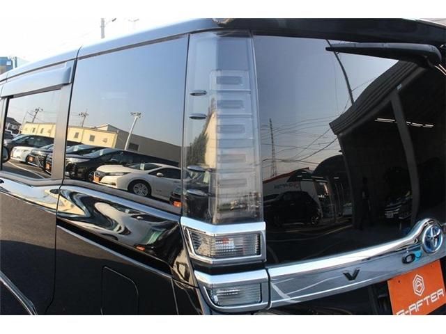 TOYOTA VOXY HYBRID 2017