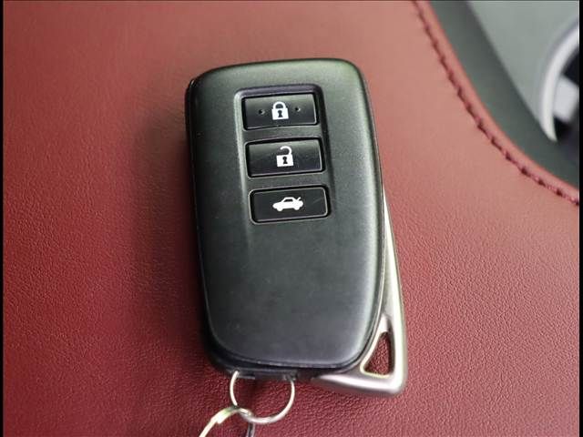 TOYOTA LEXUS IS300h 2022