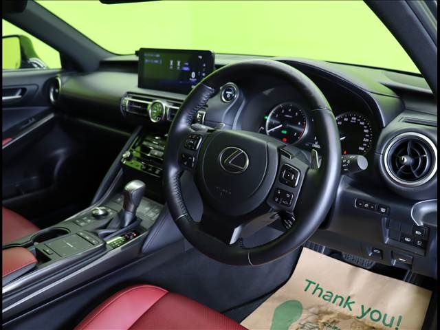 TOYOTA LEXUS IS300h 2022