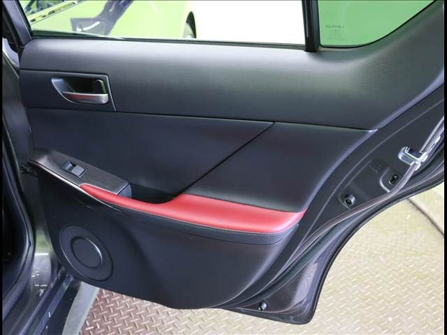 TOYOTA LEXUS IS300h 2022