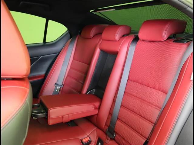 TOYOTA LEXUS IS300h 2022