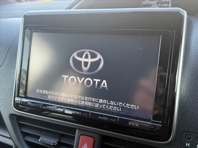 TOYOTA VOXY 2015