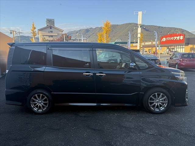 TOYOTA VOXY 2015