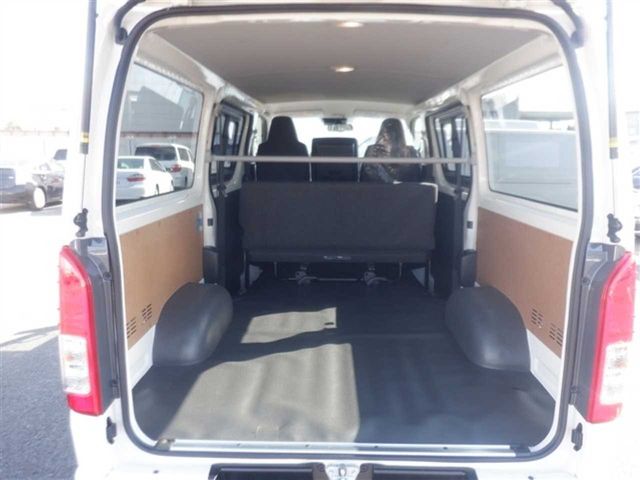 TOYOTA HIACE van 4WD 2025