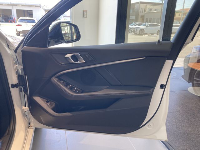 BMW BMW 1series 2024