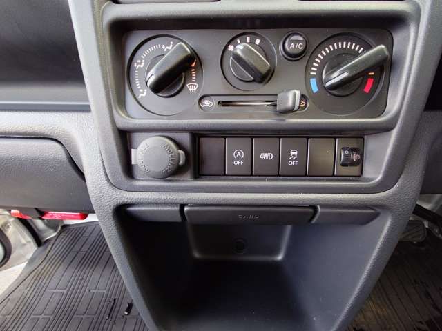 NISSAN NT100 CLIPPER 4WD 2024