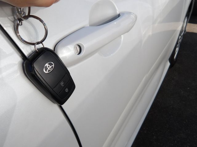 TOYOTA YARIS HYBRID 2023