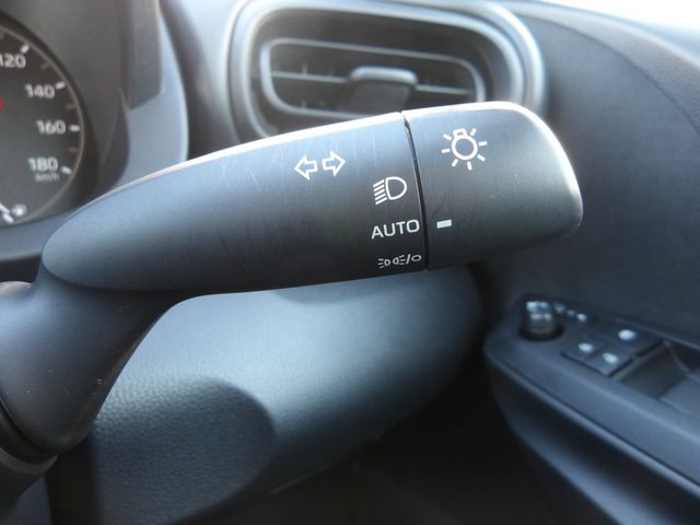 TOYOTA YARIS HYBRID 2023