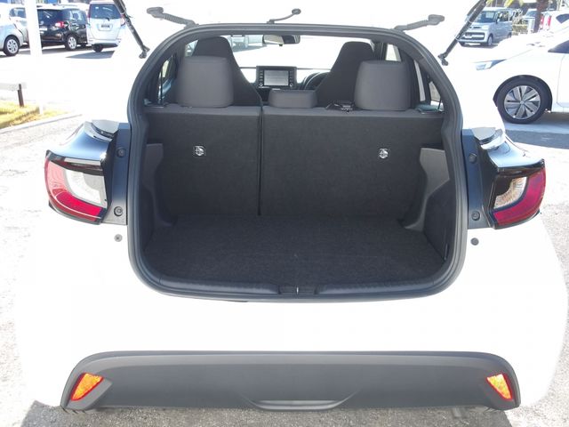 TOYOTA YARIS HYBRID 2023