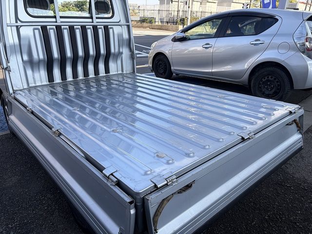 DAIHATSU HIJET truck 4WD 2001