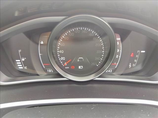 VOLVO VOLVO V40 2018