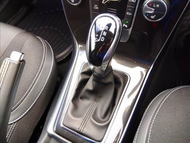 VOLVO VOLVO V40 2018