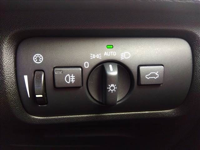 VOLVO VOLVO V40 2018