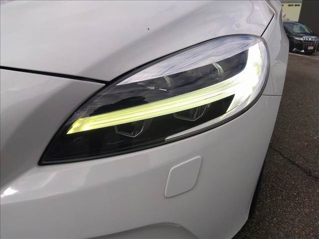 VOLVO VOLVO V40 2018