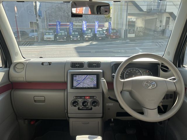 TOYOTA PIXIS SPACE 2012