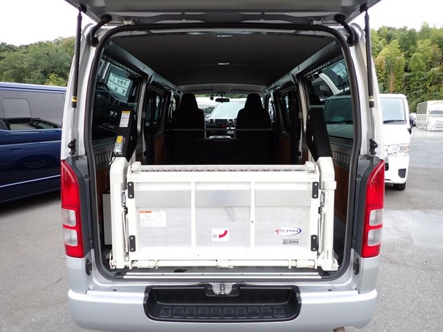 TOYOTA HIACE van 2WD 2019