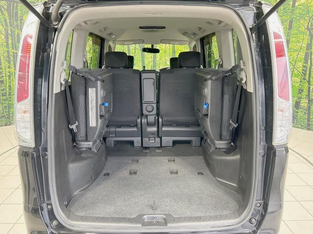 NISSAN SERENA  WG 2011