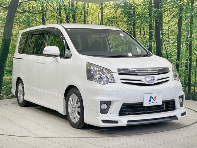 TOYOTA NOAH 2013