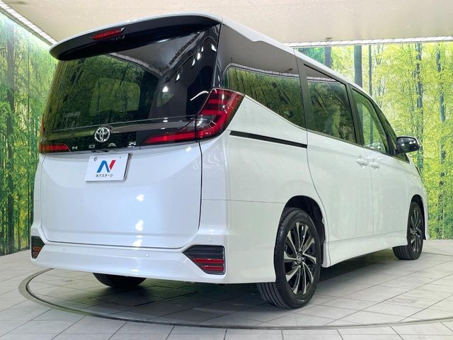 TOYOTA NOAH 2022