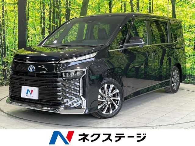 TOYOTA VOXY HYBRID 2022