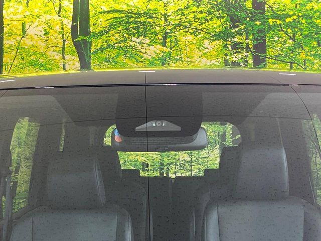 TOYOTA VOXY HYBRID 2022