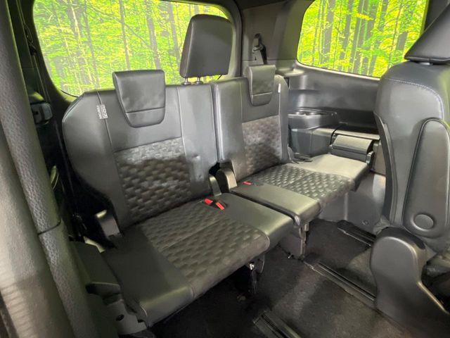 TOYOTA VOXY HYBRID 2022