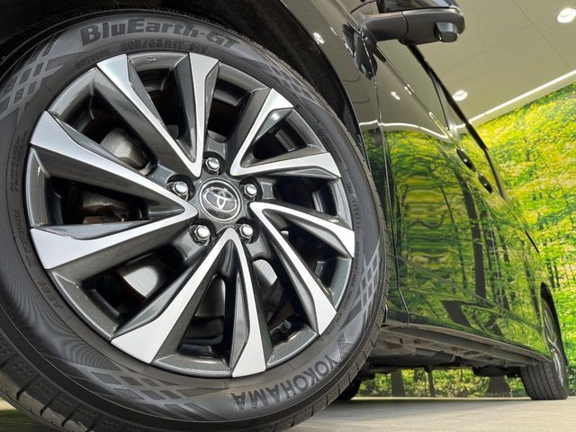 TOYOTA VOXY HYBRID 2022