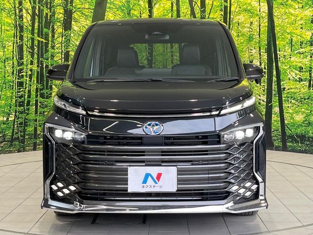 TOYOTA VOXY HYBRID 2022