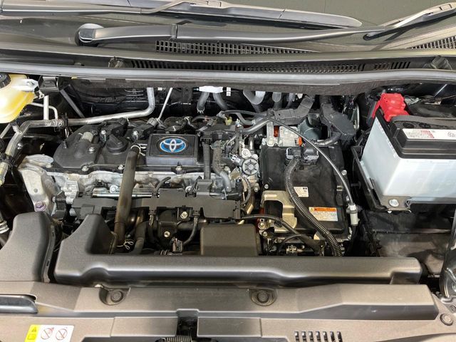 TOYOTA VOXY HYBRID 2022